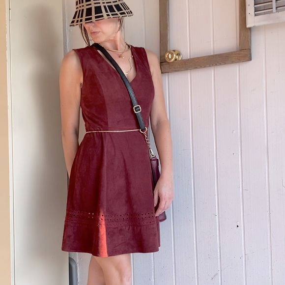 BB Dakota sleeveless burgundy suede plunging empire eyelet mini party dress-4 - Picture 16 of 16
